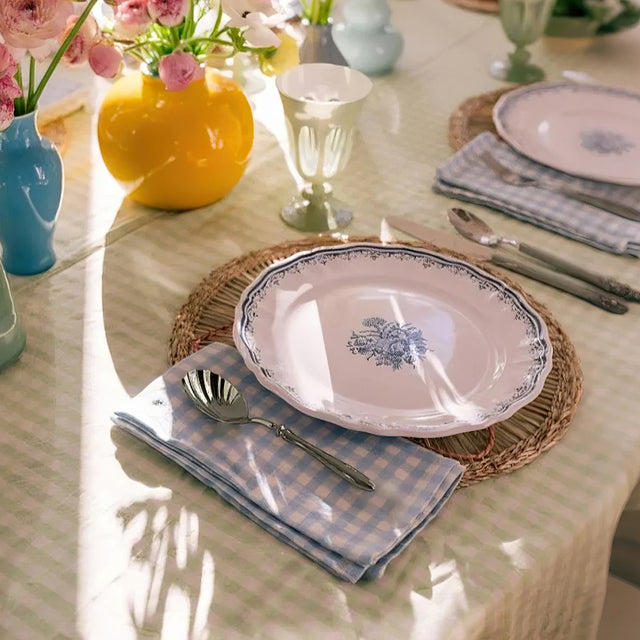 stainless-steel-shell-shaped-spoon-scene-0705