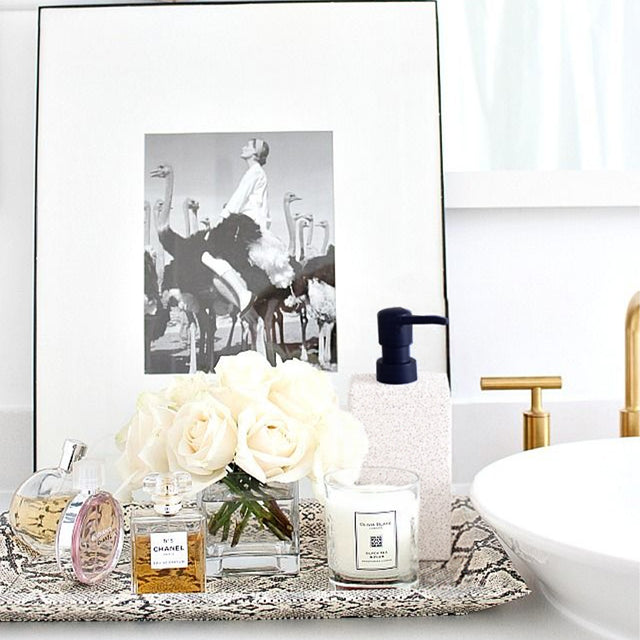 stone-textured-ceramic-liquid-soap-dispenser-scene-06173