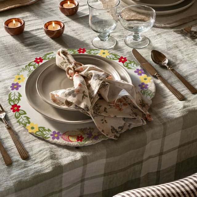 table mat with tableware