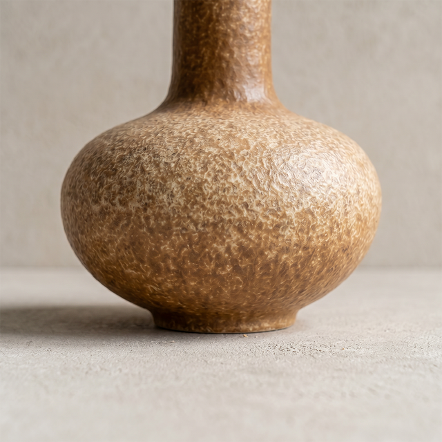 vase rounded body closeup