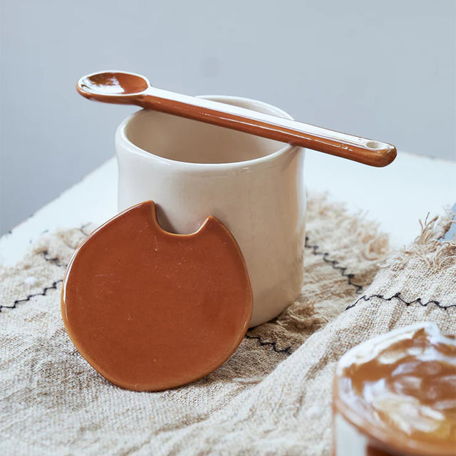 vintage-ceramic-hand-painted-spice-jars-set-with-spoon-wooden-tray-06103