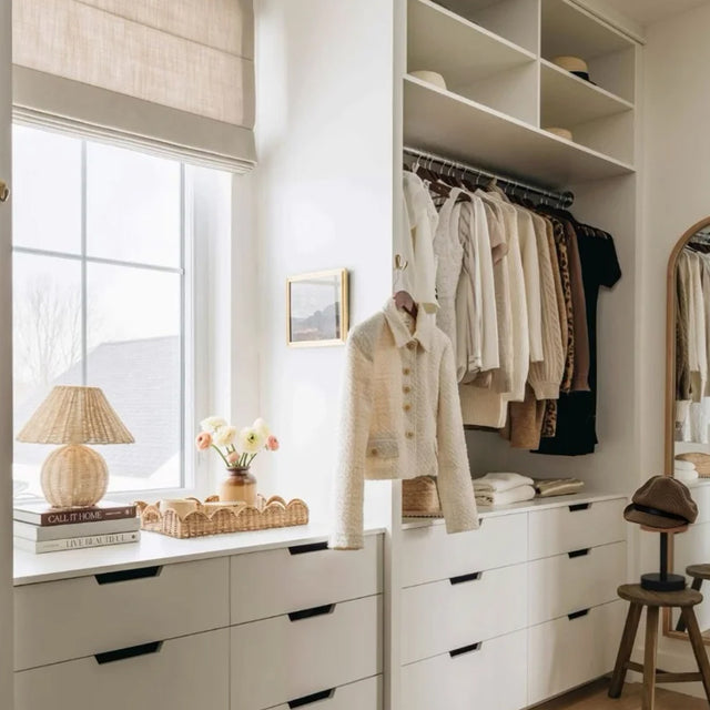 vintage-dual-tone-wooden-texture-hat-display-stand-scene-072508