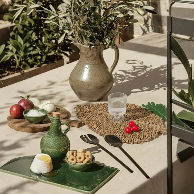 vintage-straw-weave-leaf-design-placemat-scene-07043