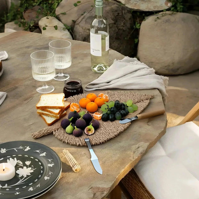 vintage-straw-weave-leaf-design-placemat-scene-07044