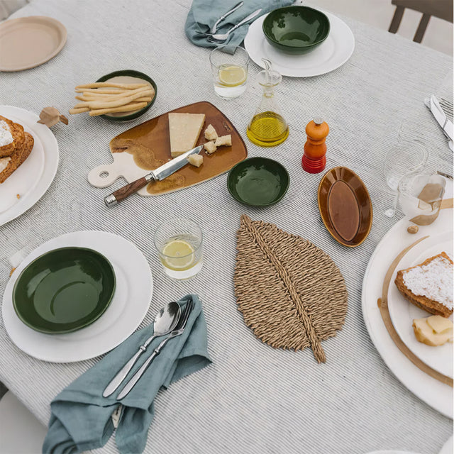 vintage-straw-weave-leaf-design-placemat-scene-07045