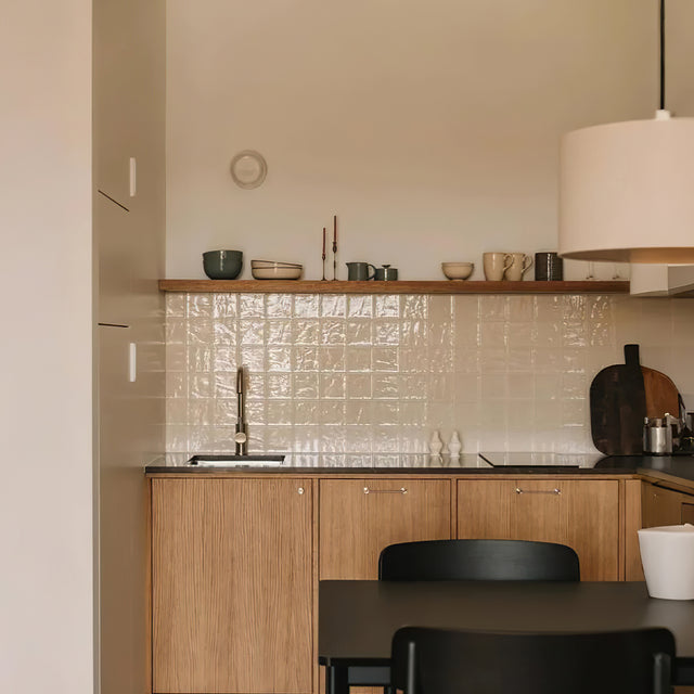 vintage-style-white-wall-tiles-scene-0702