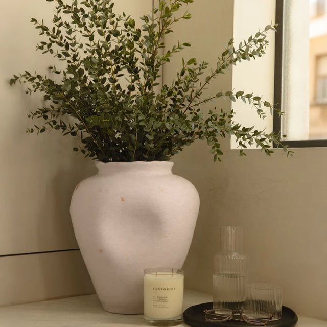 wabi-sabi-ceramic-artistic-dry-flower-vase-scene-0611