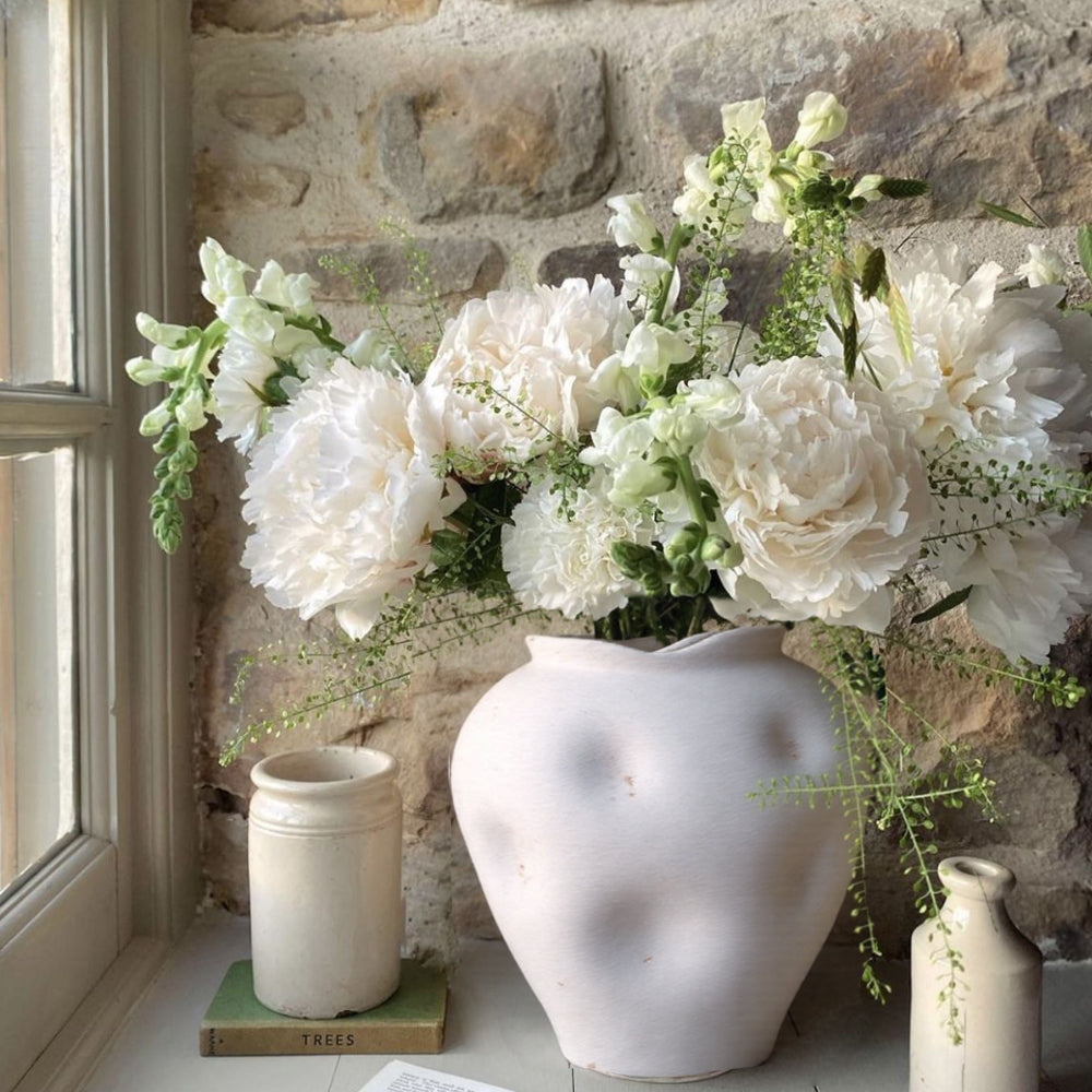 wabi-sabi-ceramic-artistic-dry-flower-vase-scene-06112