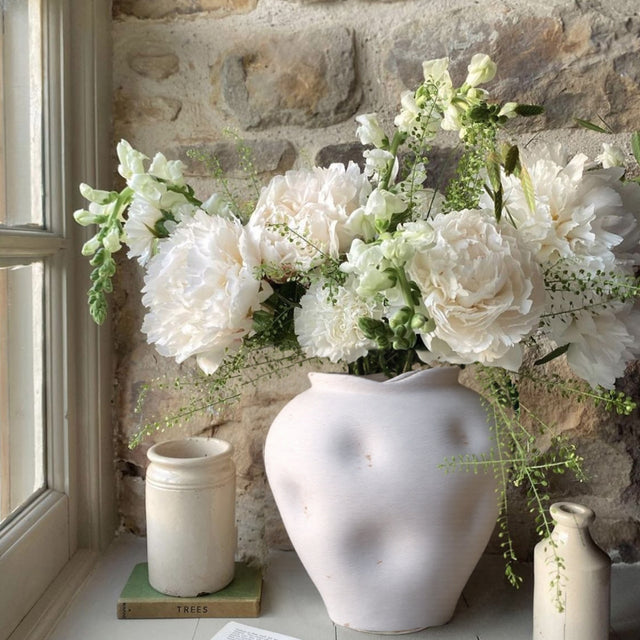 wabi-sabi-ceramic-artistic-dry-flower-vase-scene-06112