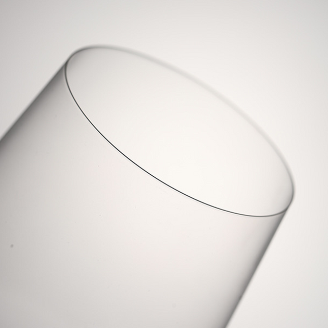 wine goblet glass mouth details