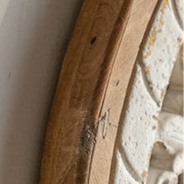 wood-hanging-round-wall-decor-for-living-room-close-up-05284