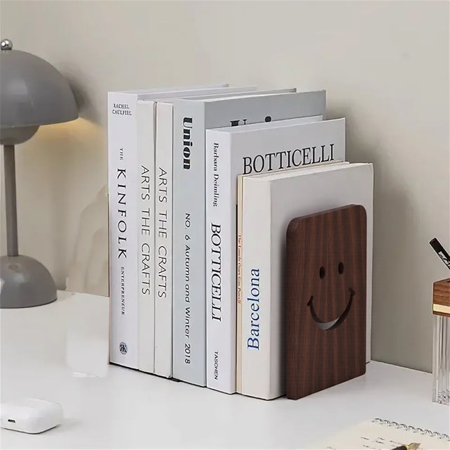 wood-smile-bookends-scene-071801
