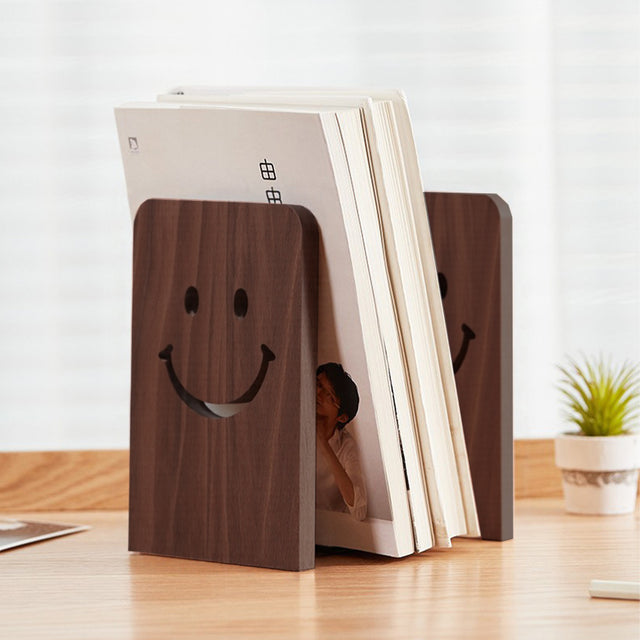 wood-smile-bookends-scene-071802