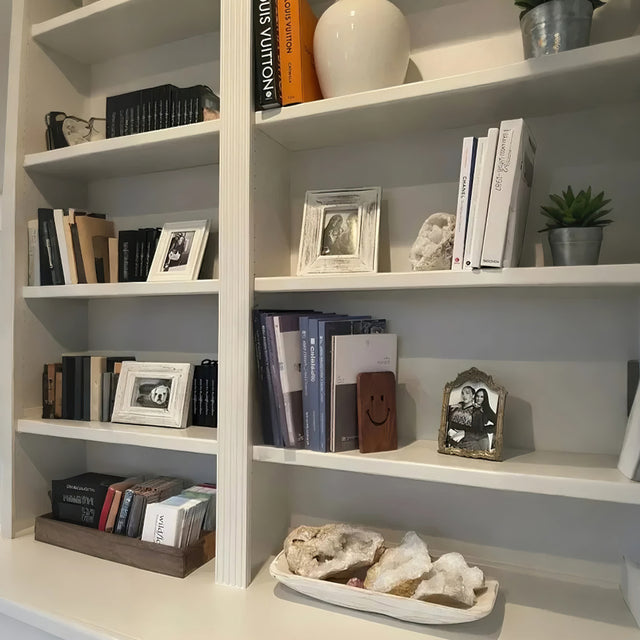 wood-smile-bookends-scene-071805