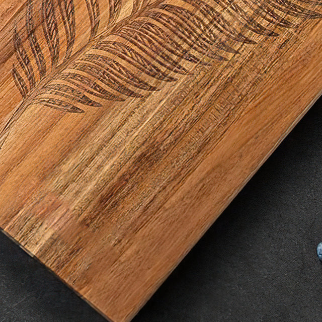 wooden-serving-plate-close-up-05262