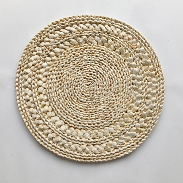 woven-corn-husk-placemats details