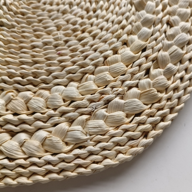 woven-corn-husk-placemats details