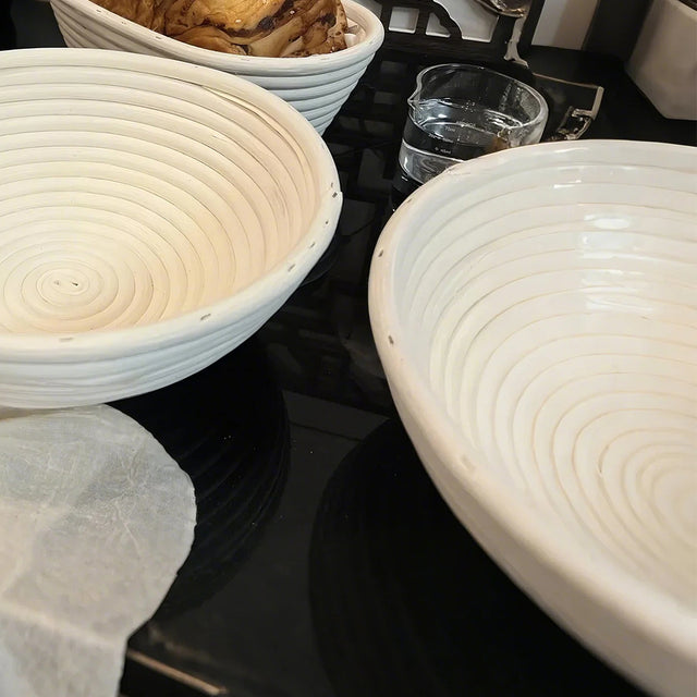 wthite-bread-bowl-close-up-05262