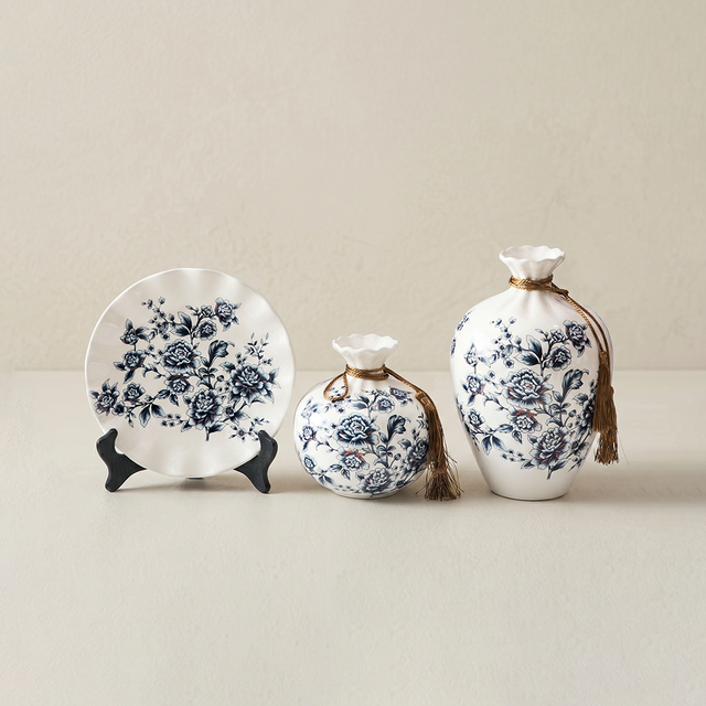 Blue and White Chinoiserie Vase Set of 3, Peony Ceramic Decorative Vases with Plate Stand and Gold Tassel for Home Decor