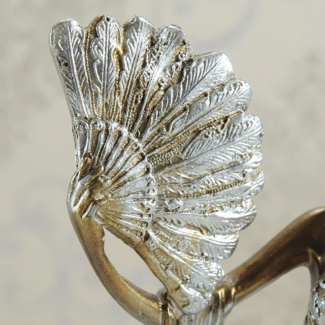 Fan detail metallic statue closeup