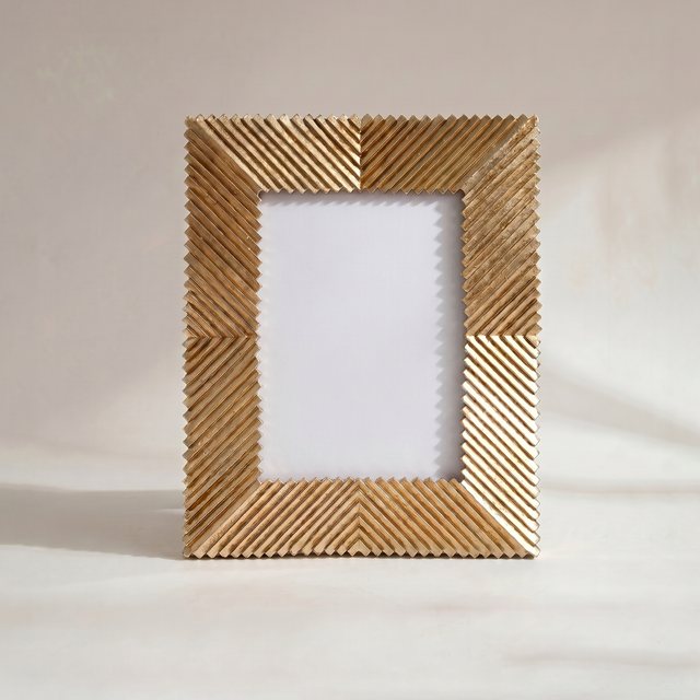 Gold ribbed photo frame
