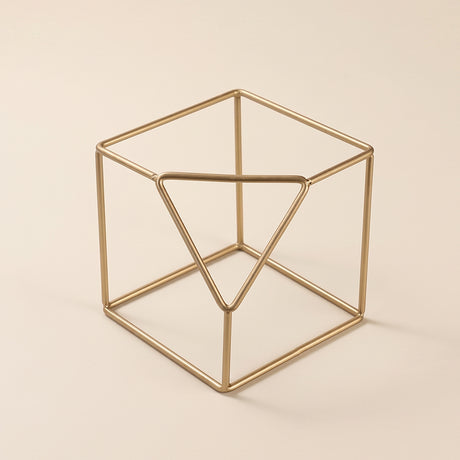Large gold wire geometric decor
