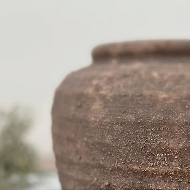 antique-rough-pottery-vase-close-up-06271