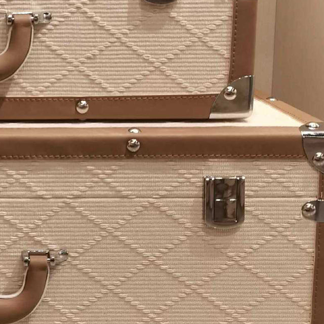 beige-leather-suitcase-set-of-2-close-up-07041