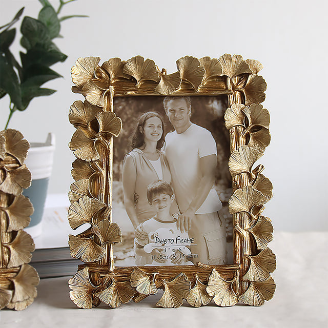 golden-square-resin-ginkgo-leaf-creative-picture-frame-close-up-071502