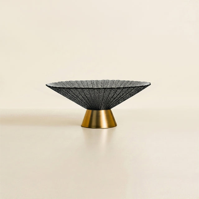 middle bowl on surface