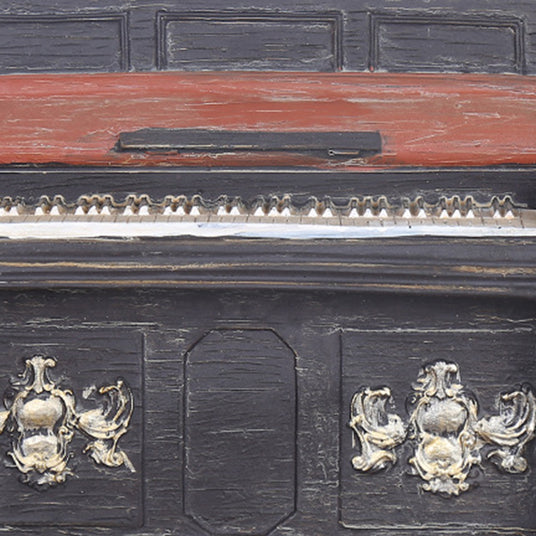 piano decor details