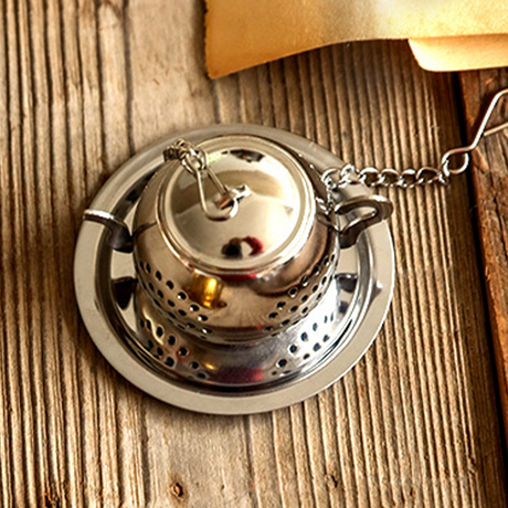 tea infuser on the table 