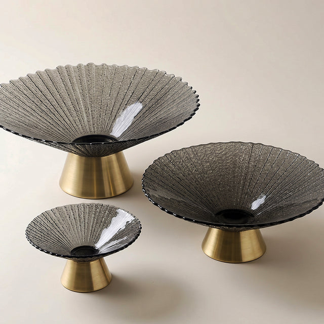 three sizes of black bowls