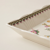 tray inside rim close up