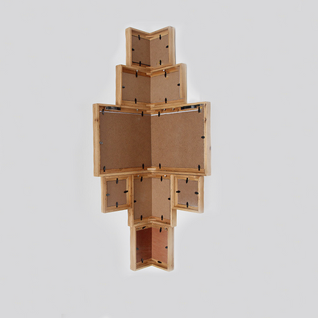 wood-wall-hang-picture-frame-close-up-05282