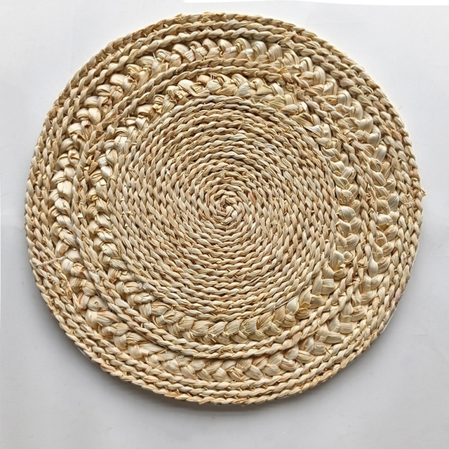 woven-corn-husk-placemats details
 
