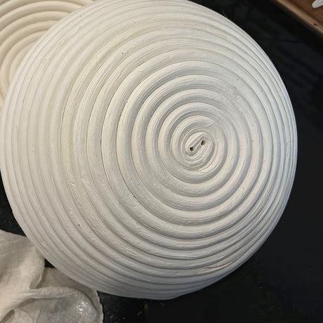 wthite-bread-bowl-close-up-052613